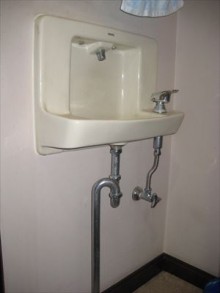 明るく清潔感のあるトイレに